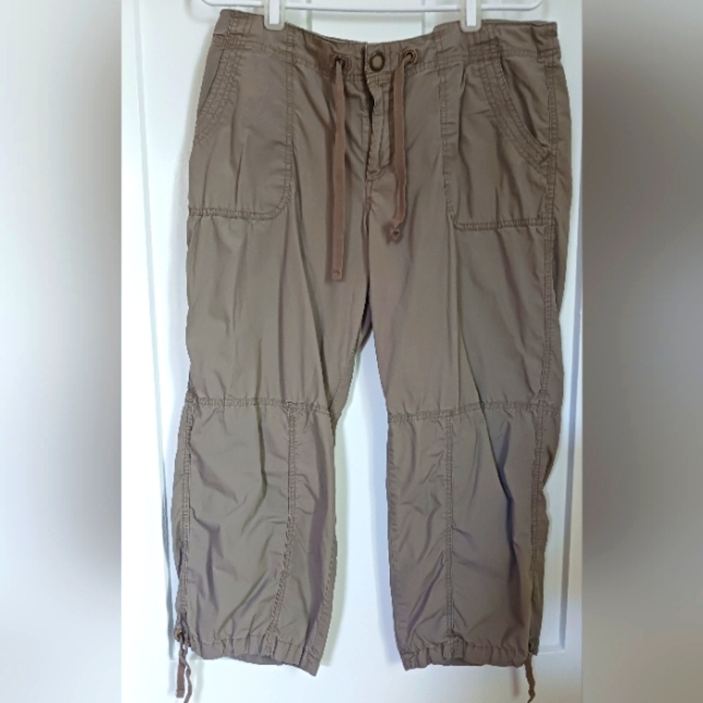 Gap Capri in khaki